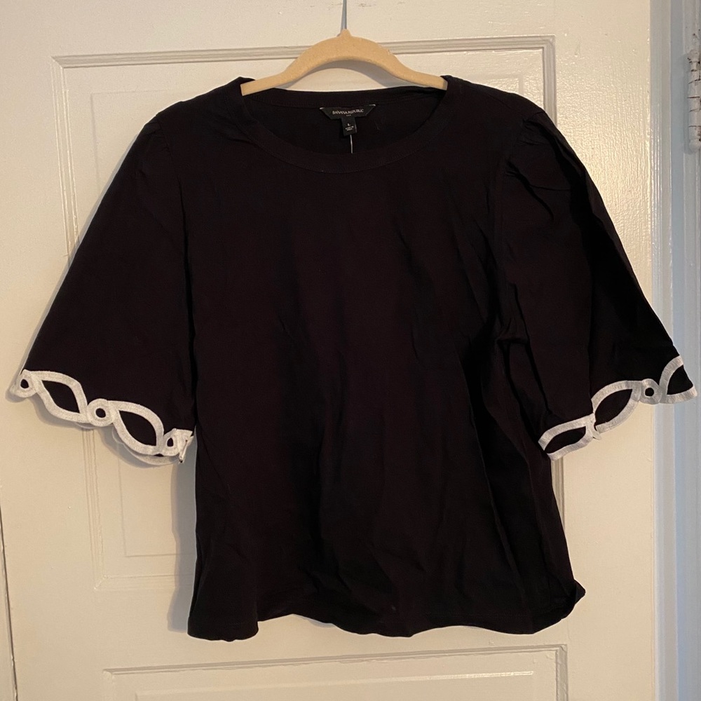 BR short sleeve tee w/ wide cut sleeves